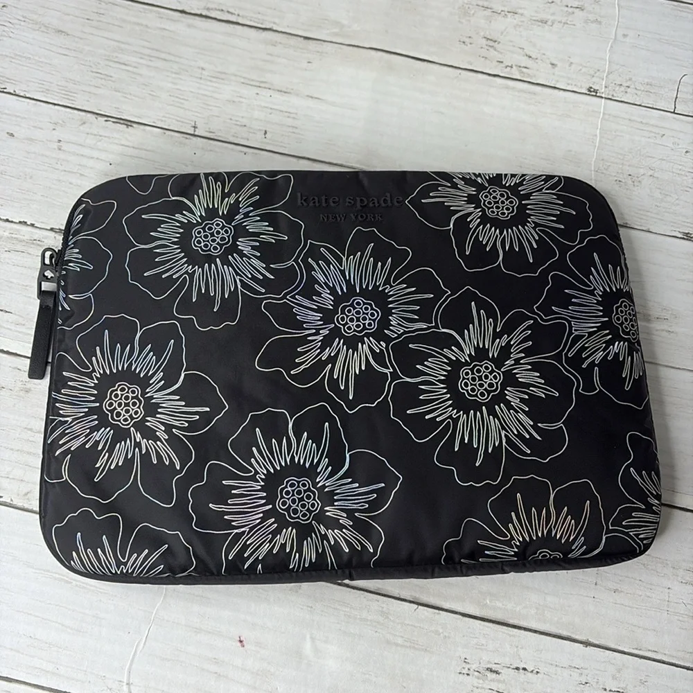 Kate Spade Black and White Floral NWOT Plush Laptop Sleeve